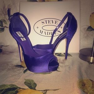 Fancy purple satin Steve Madden heels